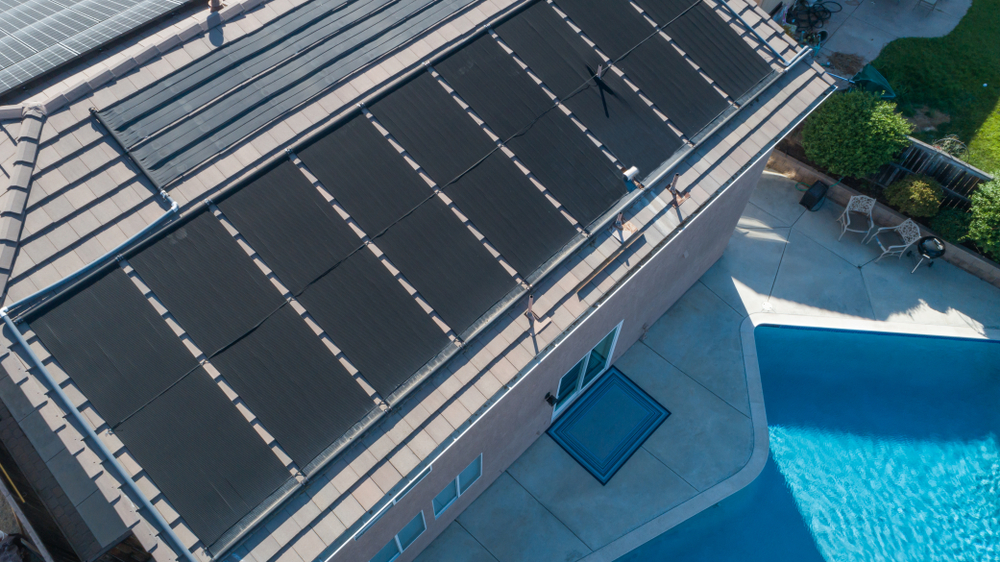 panneaux solaires et piscine